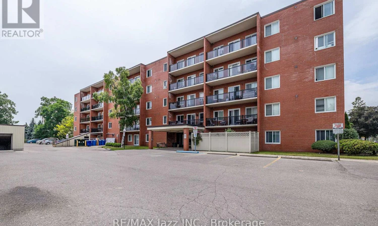 304-131 Taunton Road E