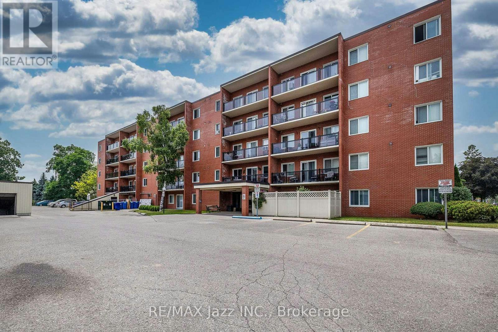 304-131 Taunton Road E, Oshawa, ON, L1G 3T8