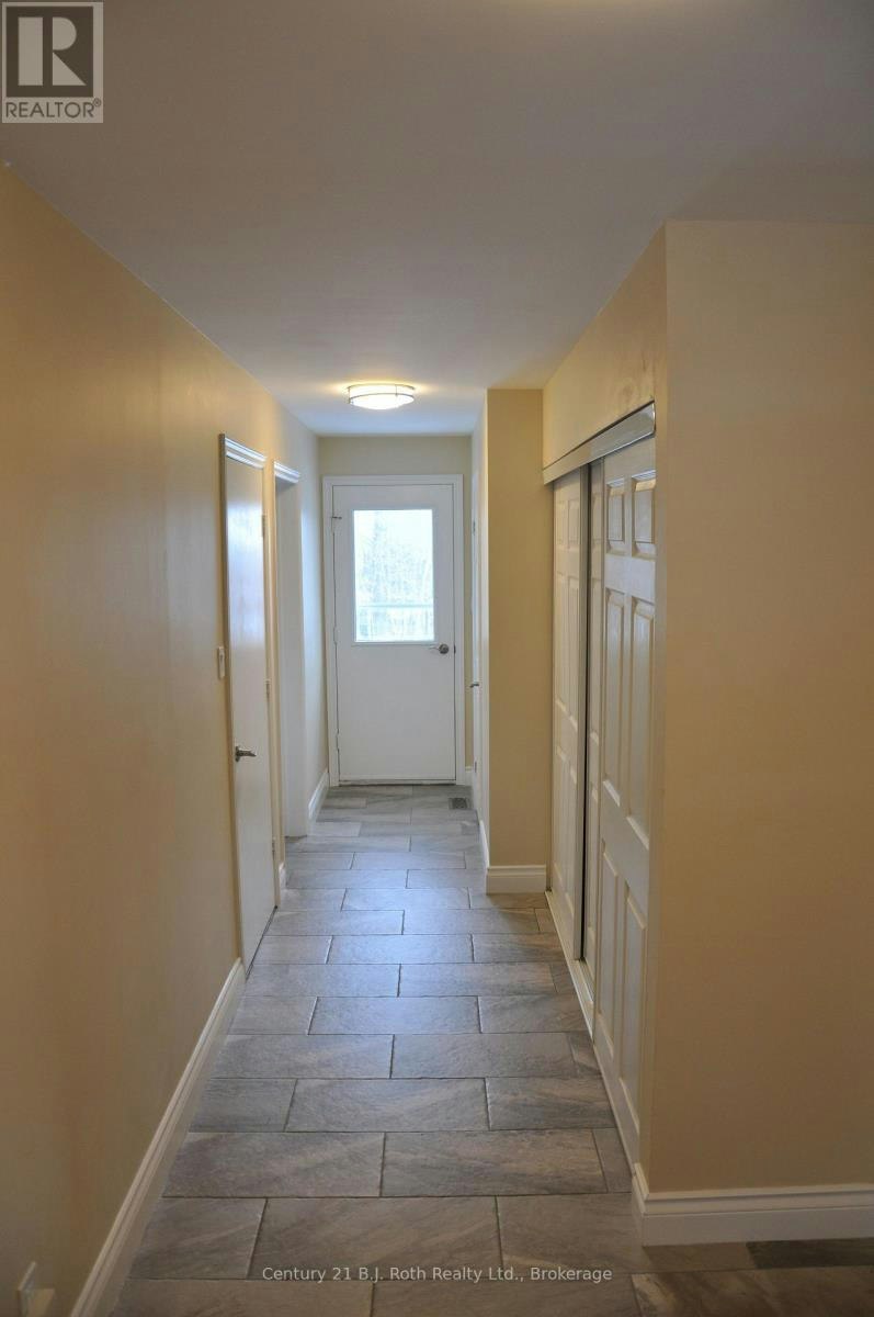 22 Free Drive, Orillia, ON, L3V 4B2 - 2