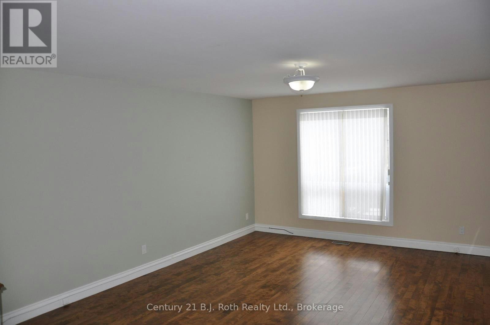 22 Free Drive, Orillia, ON, L3V 4B2 - 3