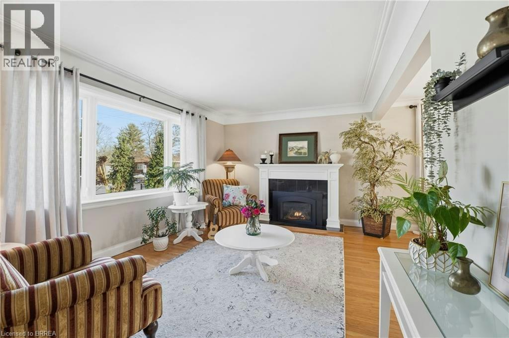 2 Hillier Crescent, Brantford, ON, N3R 1X3 - 2