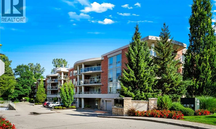 301-125 Wilson Street W