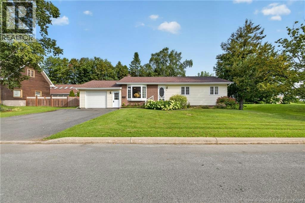 11 Walker Crescent, Campbellton, NB, E3N 3N7