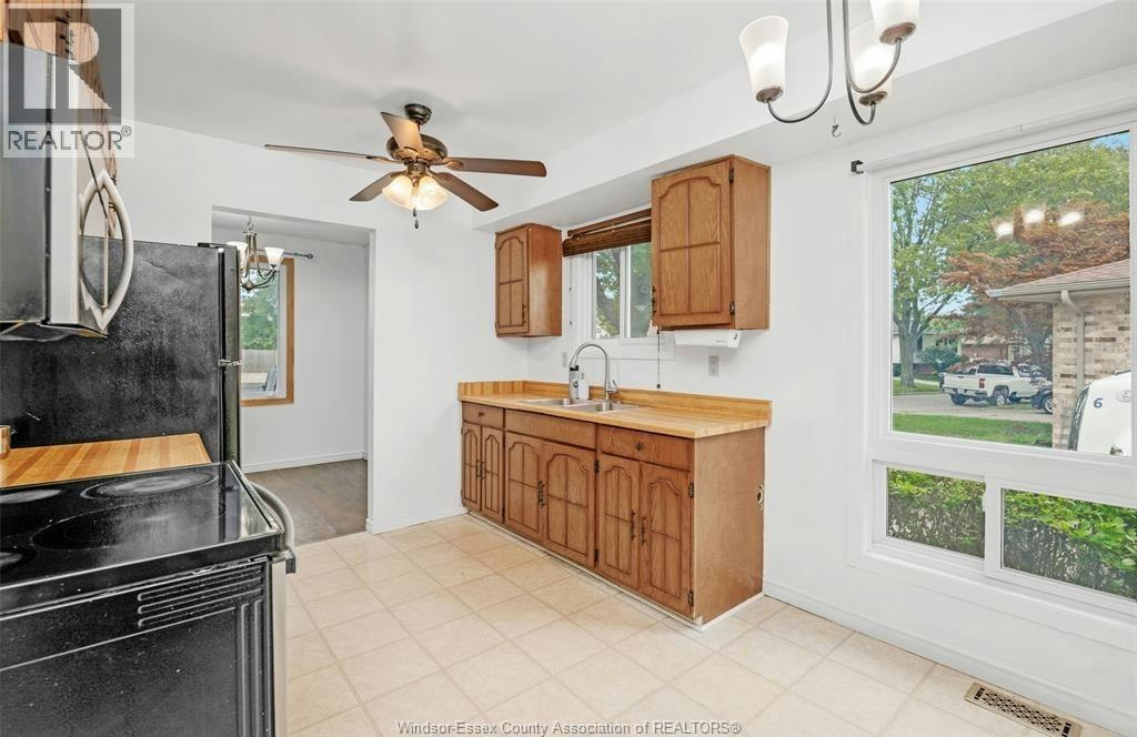 UPPER-9597 Avery Lane, Windsor, ON, N8R 2C1 - 12