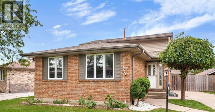 UPPER-9597 Avery Lane, Windsor, ON, N8R 2C1 - 23