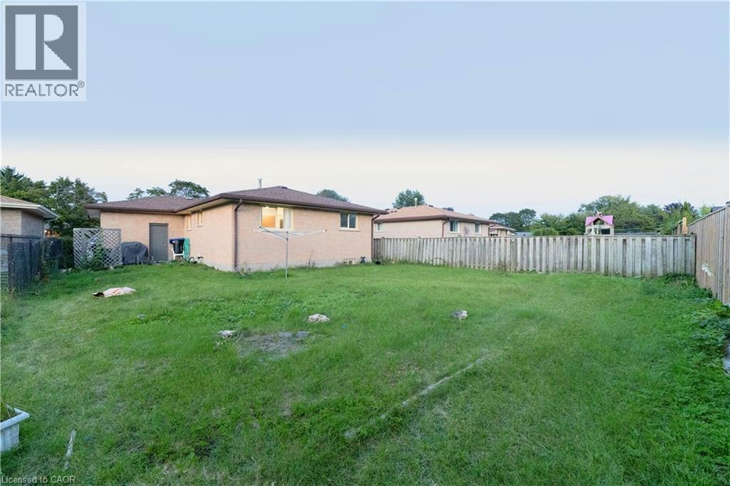 41 Tuerr Drive, Kitchener, ON, N2E 2L9 - 12