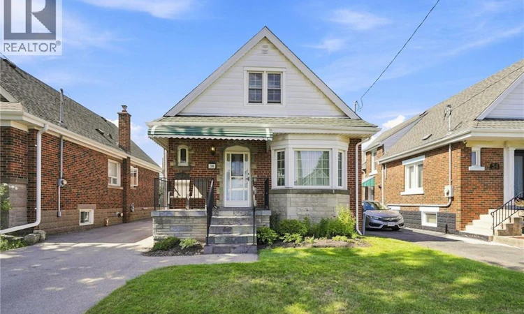 38 Garside Avenue S