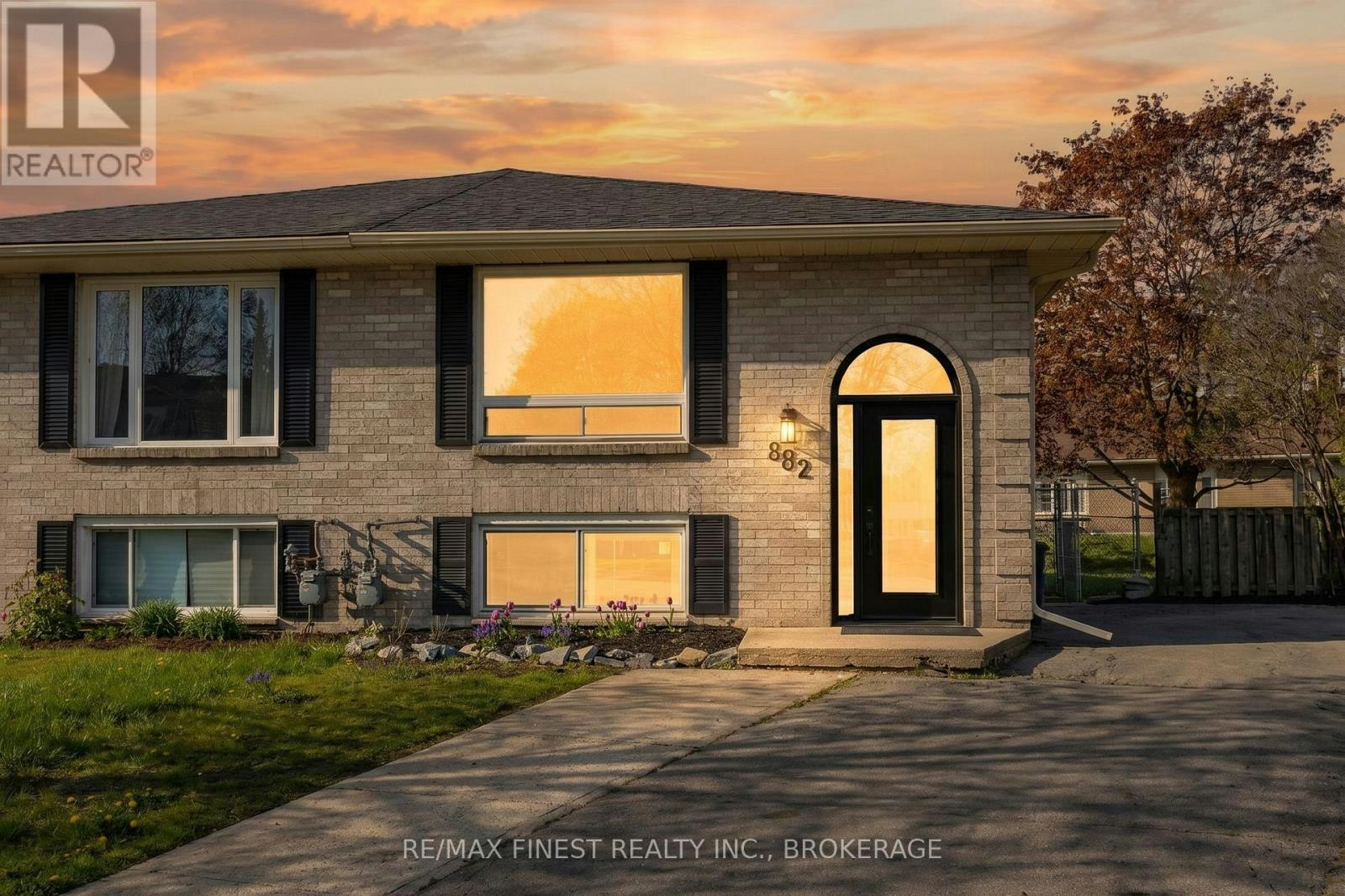 882 Beaconhill Court, Kingston, ON, K7P 2A9