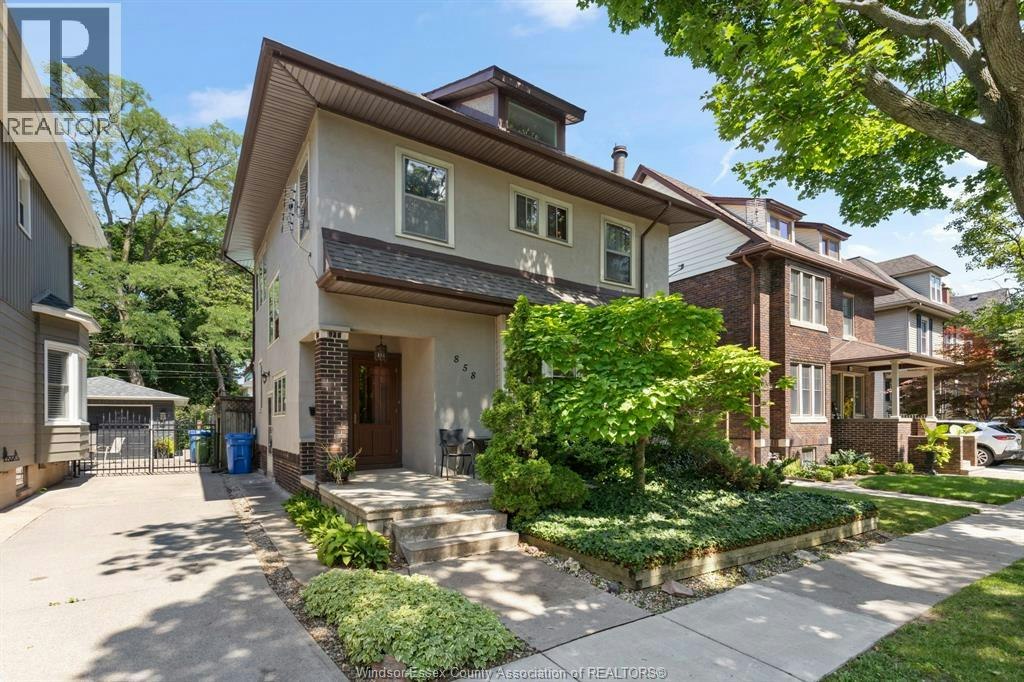 858 Chilver, Windsor, ON, N8Y 2K4