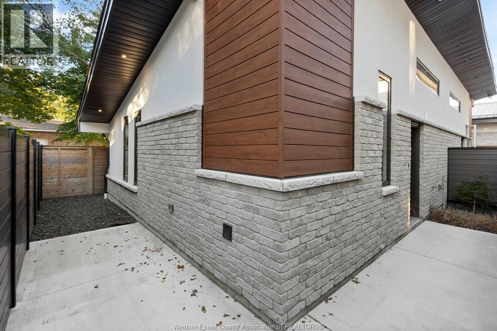 2-1825 Edgemore, Lasalle, ON, N9H 2J5
