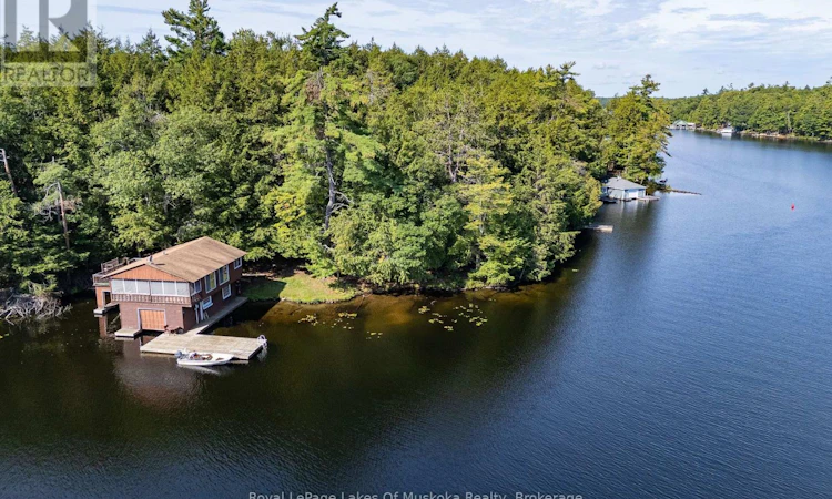 2115 Lake Muskoka