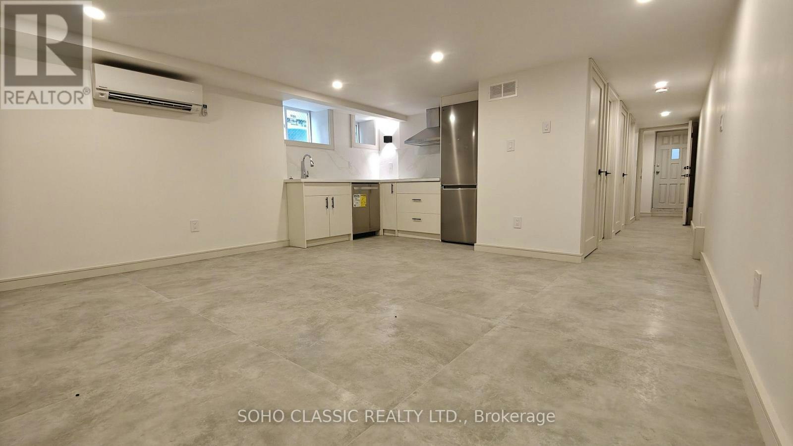 23 Fernwood Park Avenue, Toronto, ON, M4E 3E9 - 2