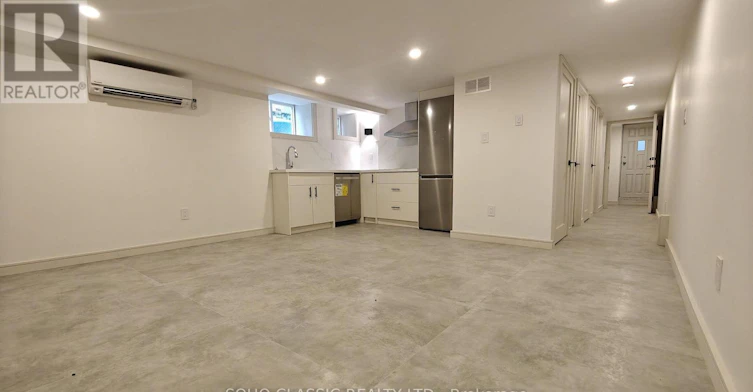 23 Fernwood Park Avenue, Toronto, ON, M4E 3E9 - 2