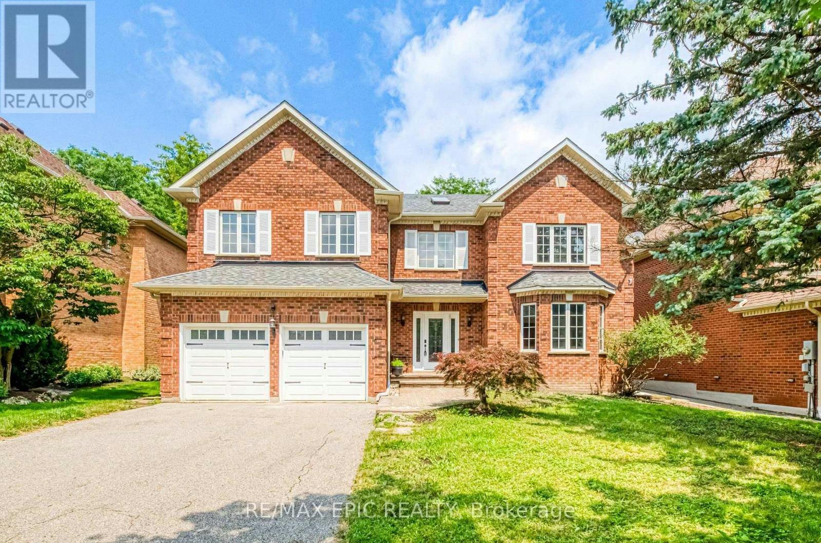 961 Damascus Court, Newmarket, ON, L3X 1L2