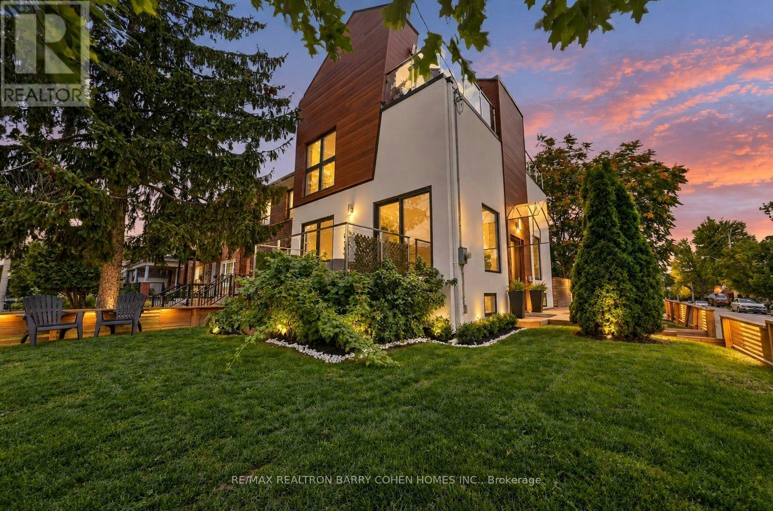 120 Hope Street, Toronto, ON, M6E 1K1