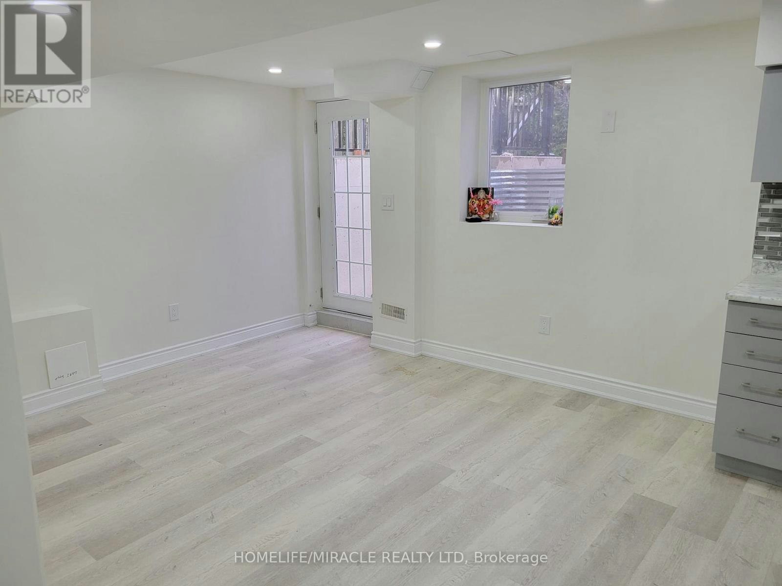 BSMT-6959 Tassel Crescent, Mississauga, ON, L5W 1G9 - 2