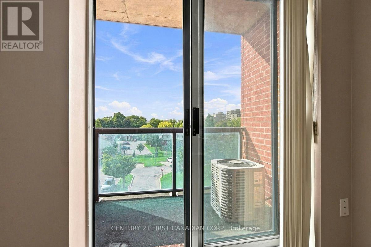 310-30 Chapman Court, London, ON, N6G 4Y4 - 30