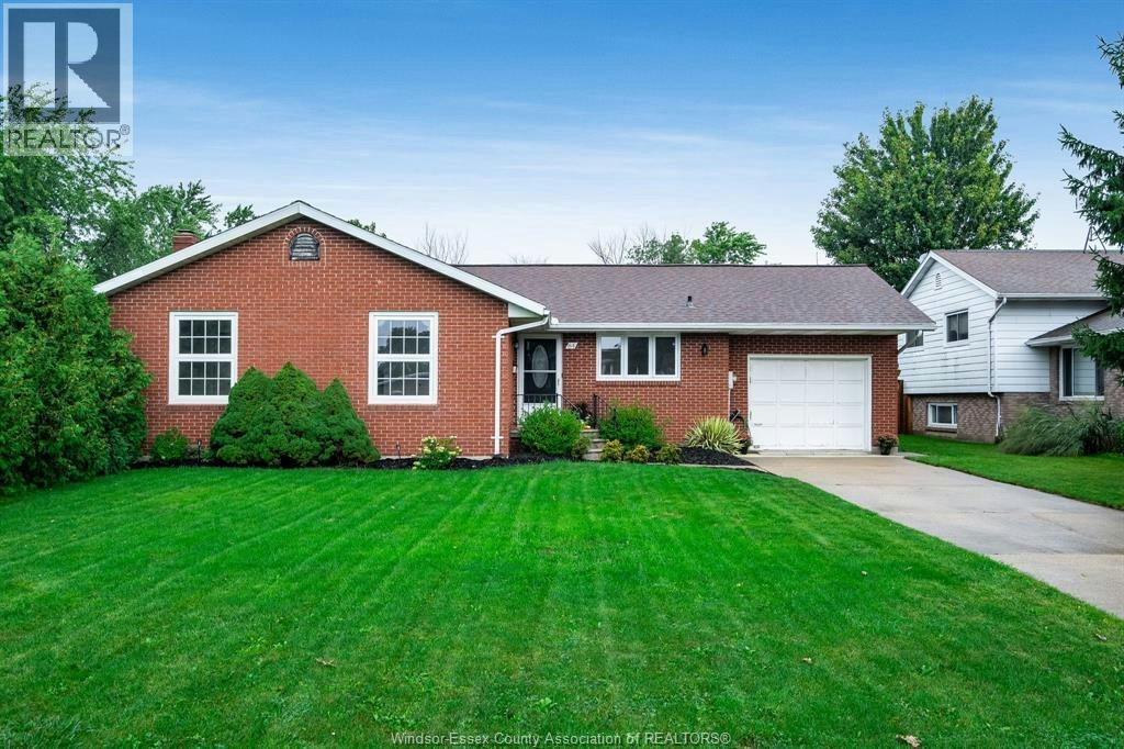 84 Palmer Drive, Kingsville, ON, N9Y 3B4