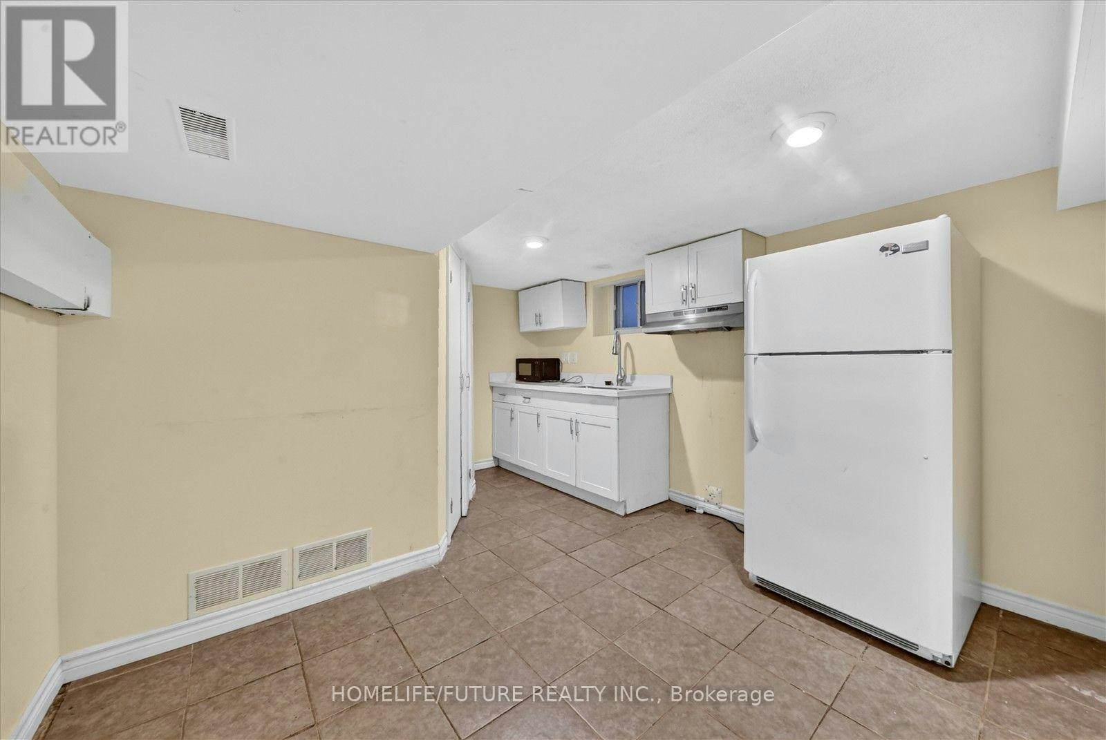 BSMT-46 Stamford Square N, Toronto, ON, M1L 1X6 - 3
