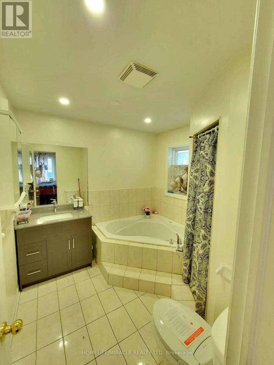 UPPER-6959 Tassel Crescent, Mississauga, ON, L5W 1G9 - 14