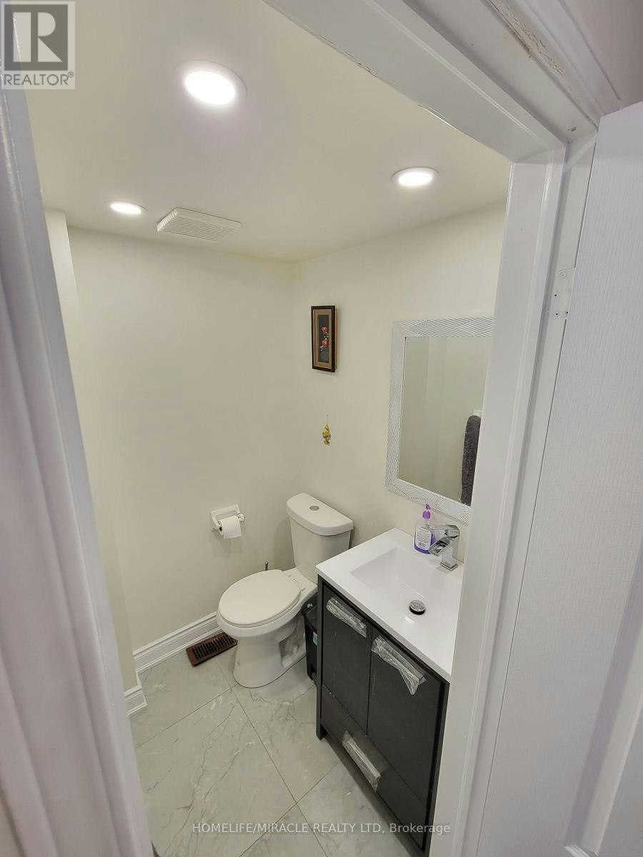 UPPER-6959 Tassel Crescent, Mississauga, ON, L5W 1G9 - 9