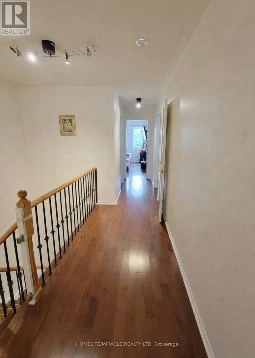 UPPER-6959 Tassel Crescent, Mississauga, ON, L5W 1G9 - 11