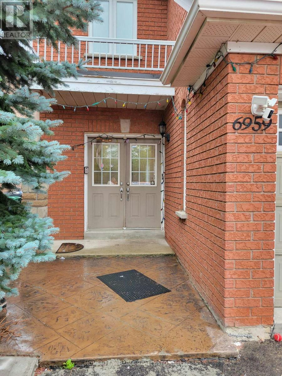 UPPER-6959 Tassel Crescent, Mississauga, ON, L5W 1G9 - 2