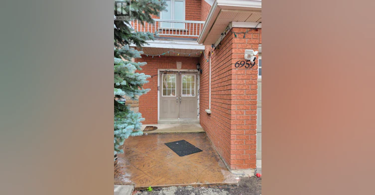 UPPER-6959 Tassel Crescent, Mississauga, ON, L5W 1G9 - 2