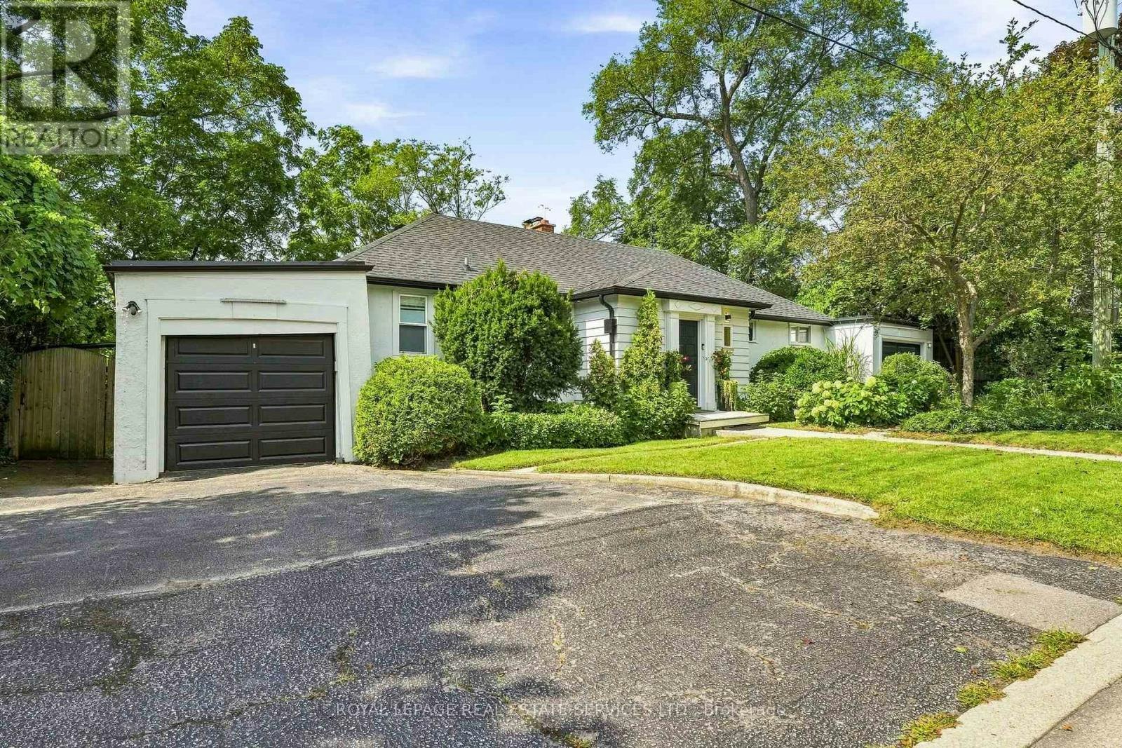 372 Trafalgar Road, Oakville, ON, L6J 3H5