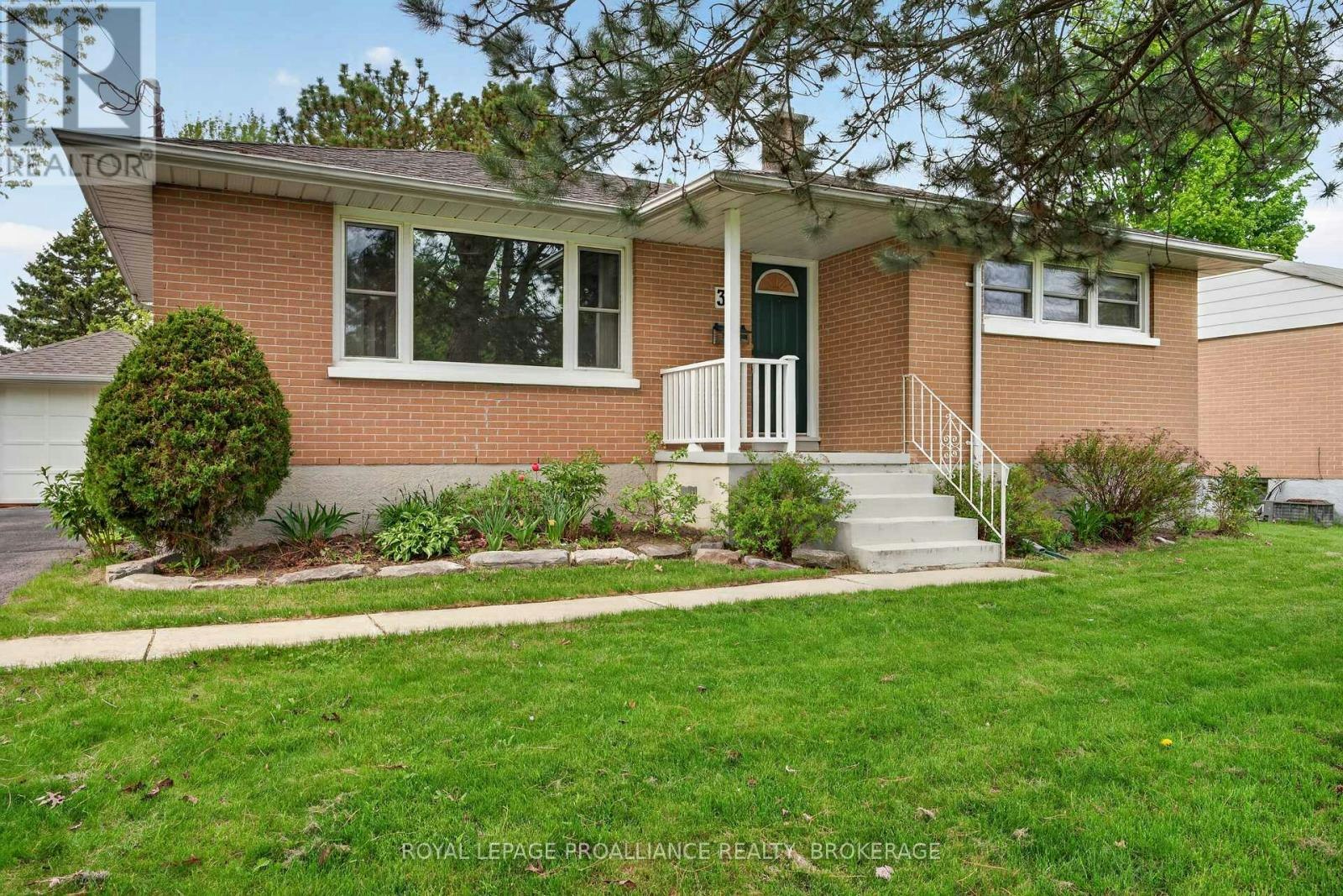 32 Lennox Street, Kingston, ON, K7M 4S2