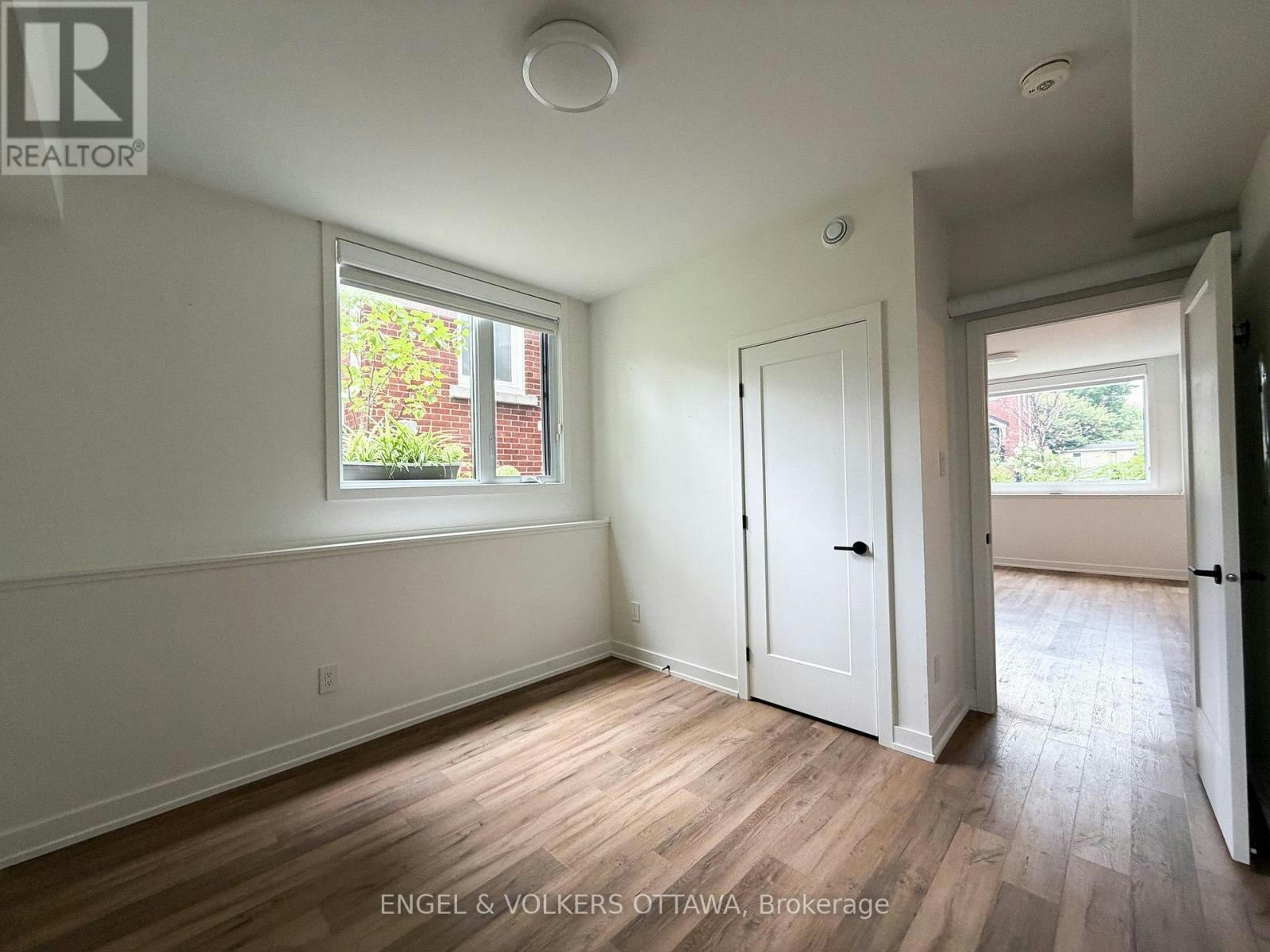 123 Marlborough Avenue, Ottawa, ON, K1N 8G1 - 8