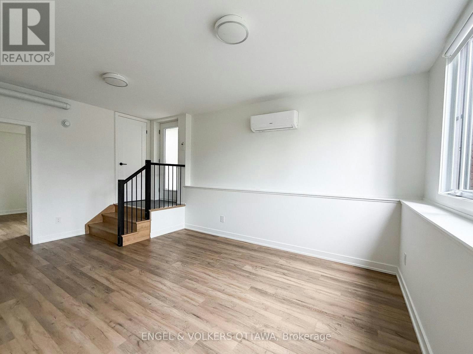123 Marlborough Avenue, Ottawa, ON, K1N 8G1 - 2