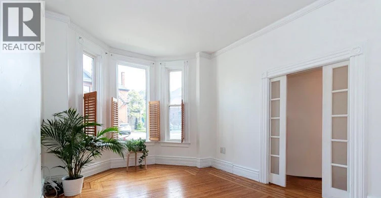 1-270 Queen Street S, Hamilton, ON, L8P 3T3