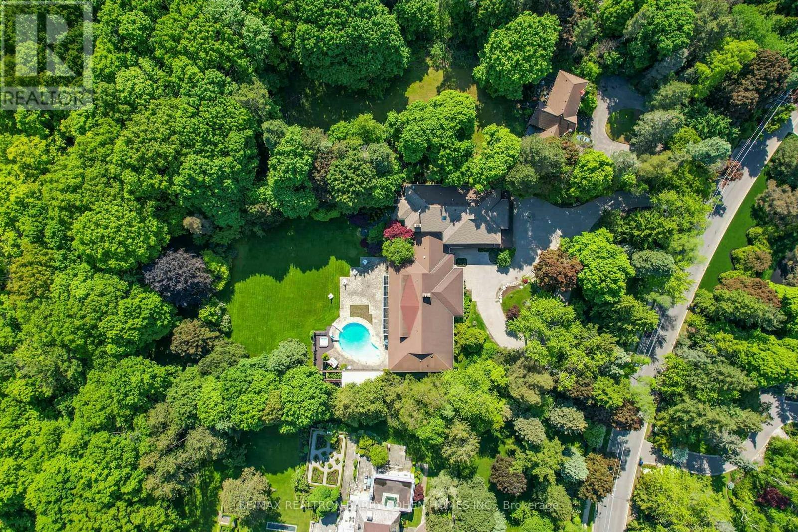 50 Park Lane Circle, Toronto, ON, M3C 2N2