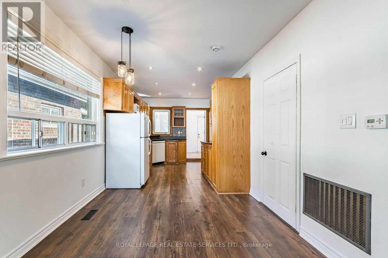 37 Seventeenth Street, Toronto, ON, M8V 3K2 - 16