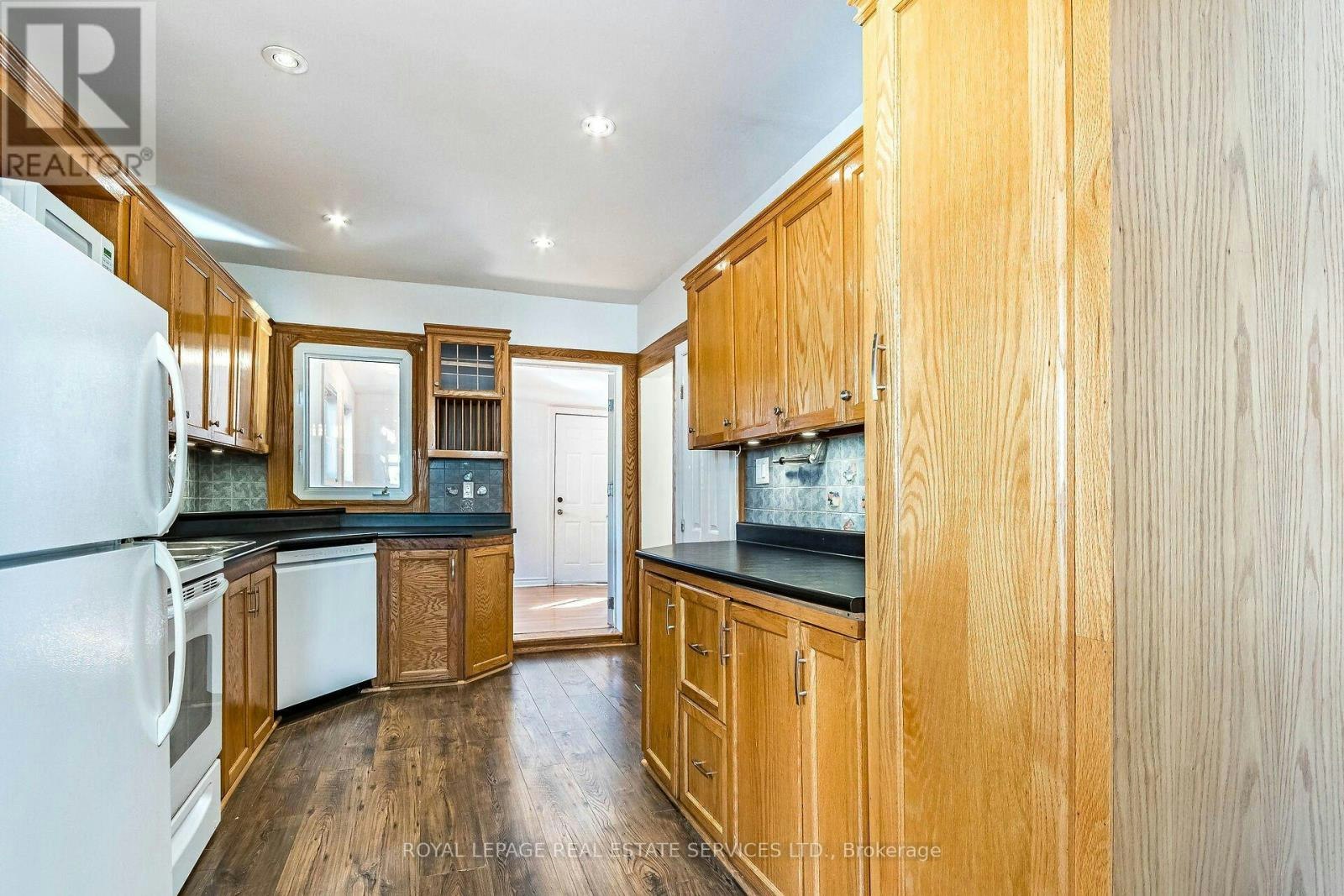 37 Seventeenth Street, Toronto, ON, M8V 3K2 - 17