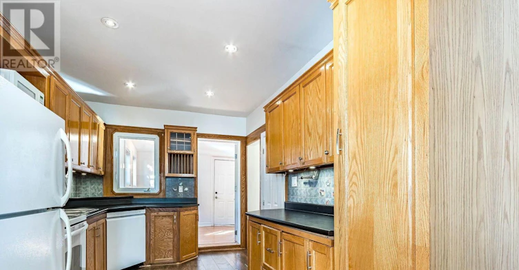 37 Seventeenth Street, Toronto, ON, M8V 3K2 - 17