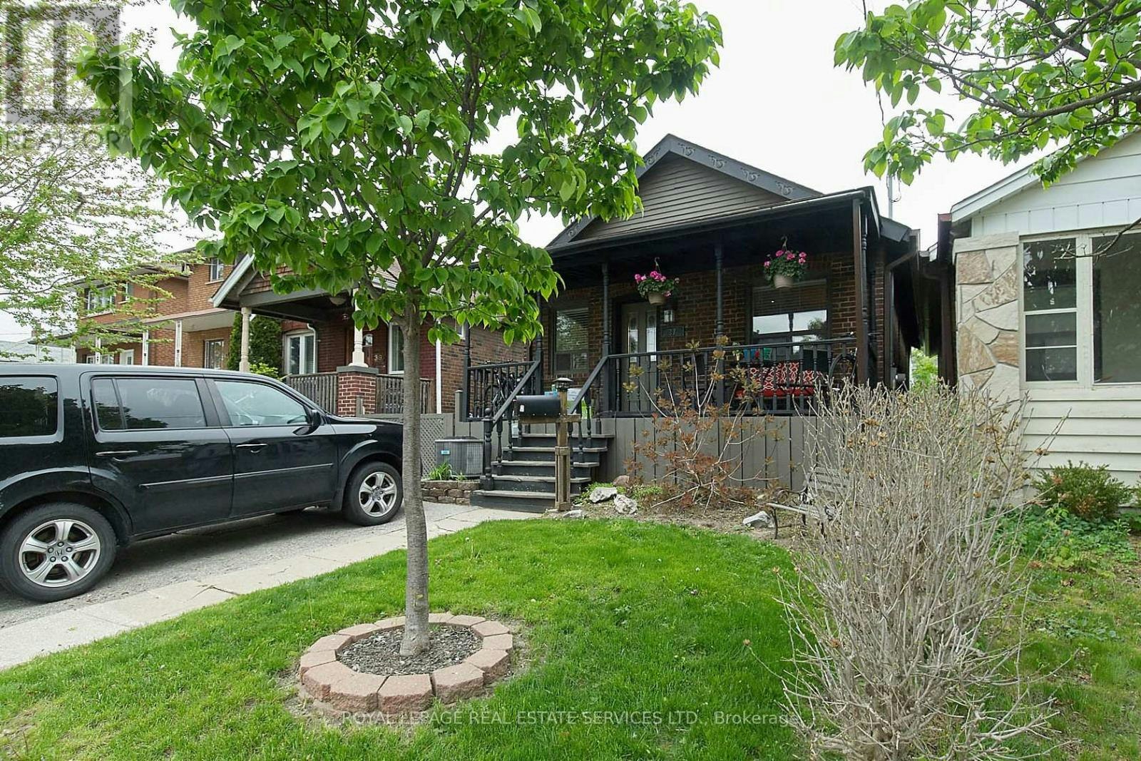 37 Seventeenth Street, Toronto, ON, M8V 3K2