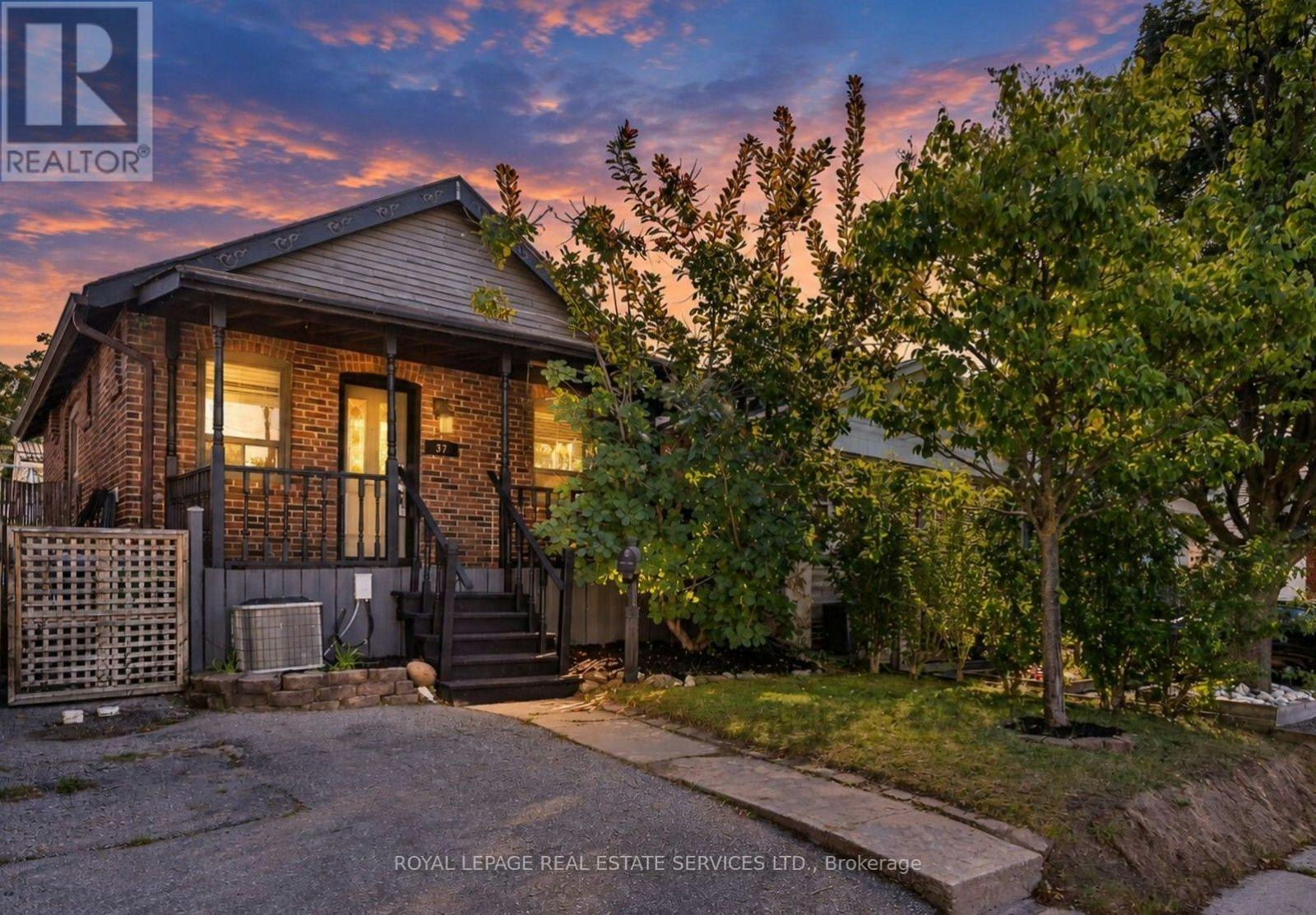 37 Seventeenth Street, Toronto, ON, M8V 3K2