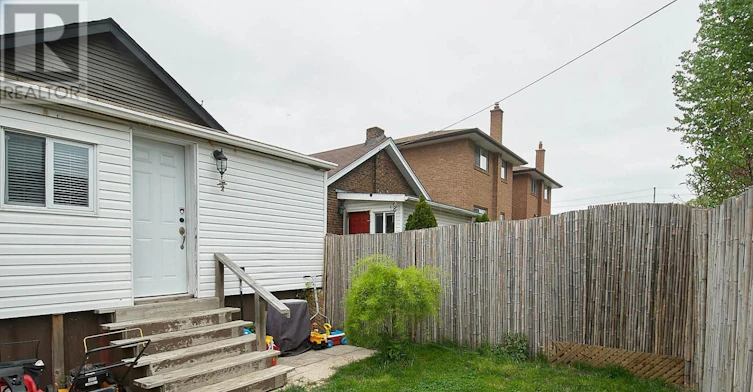 37 Seventeenth Street, Toronto, ON, M8V 3K2 - 32