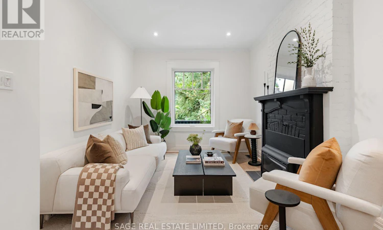 11 Bertmount Avenue