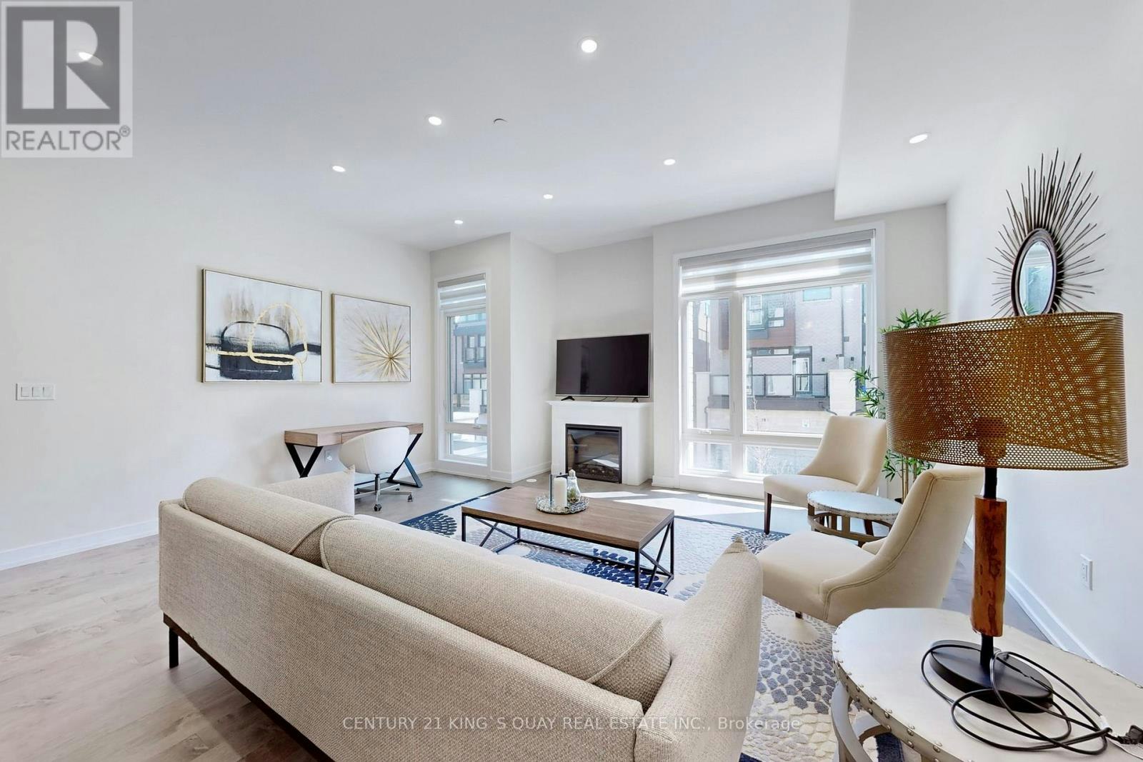 16 Credit Lane, Richmond Hill, ON, L4E 1G9 - 2