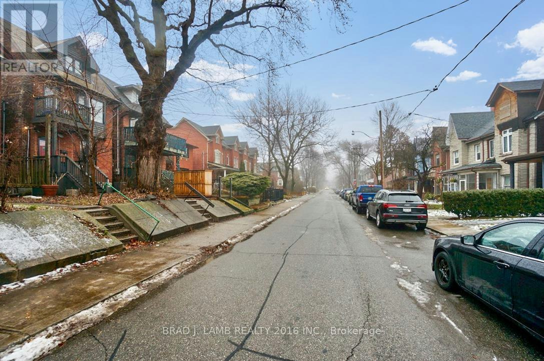 3-731 Indian Road, Toronto, ON, M6P 2C9 - 3