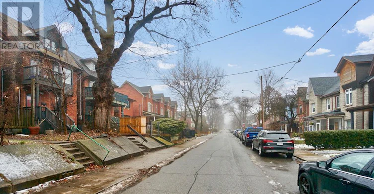 3-731 Indian Road, Toronto, ON, M6P 2C9 - 3