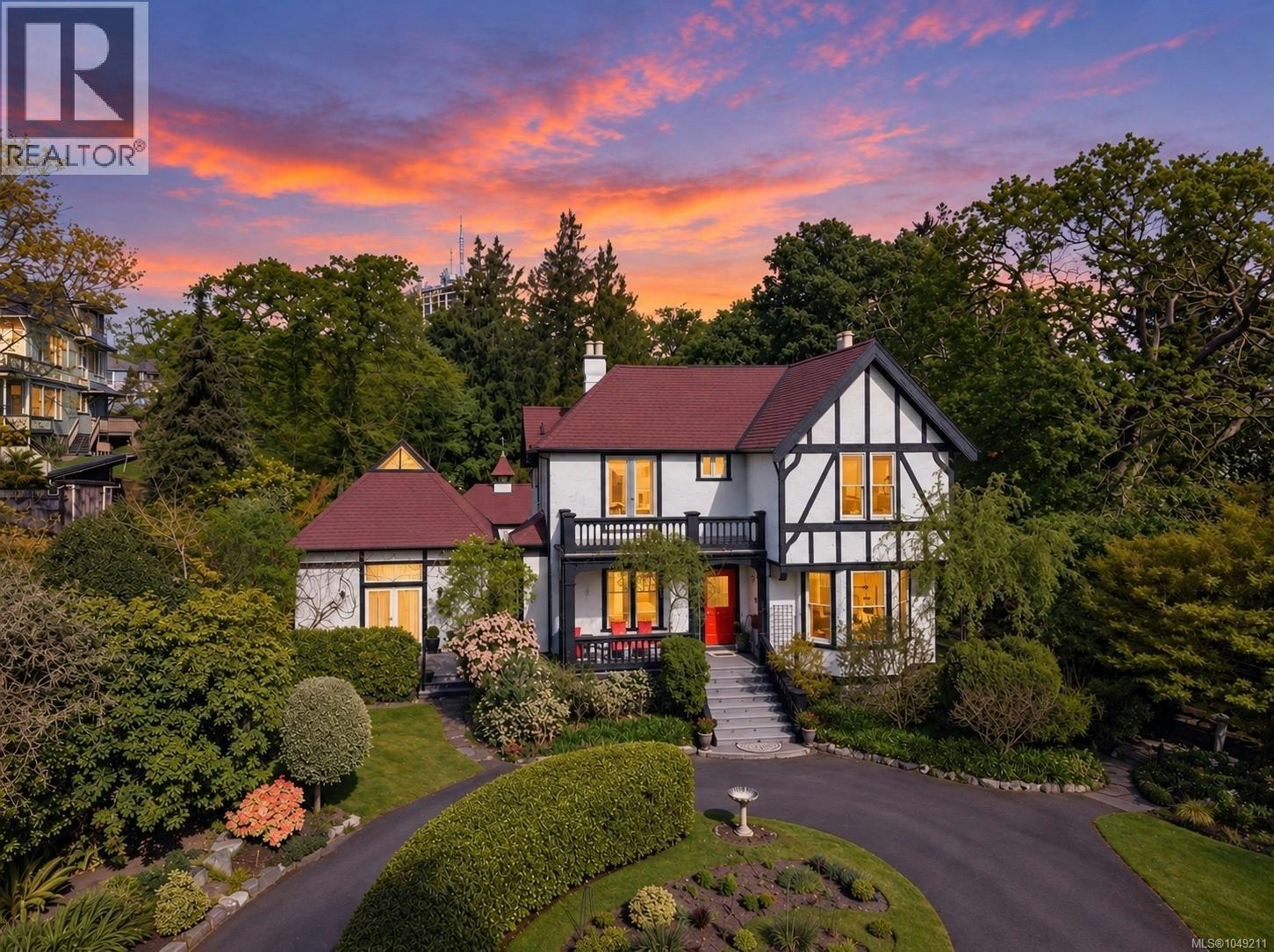 1648 Rockland Avenue, Victoria, BC, V8S 1W7
