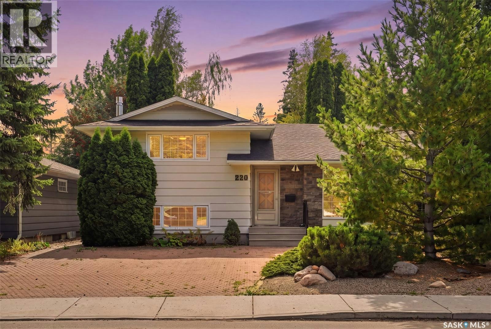 220 Garrison Crescent, Saskatoon, SK, S7H 2Z8