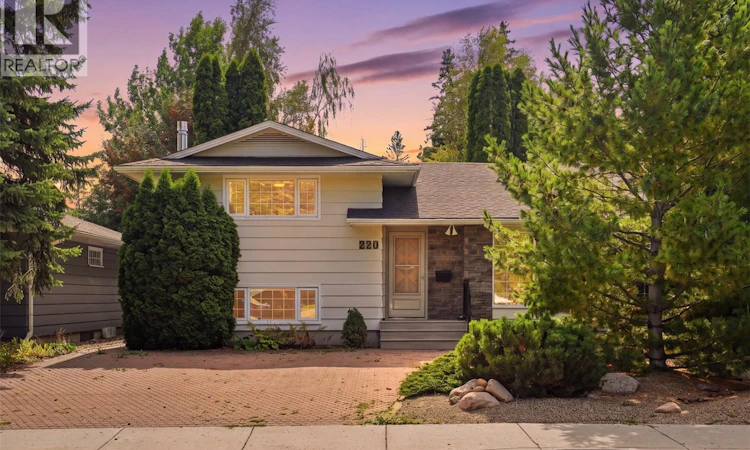 220 Garrison Crescent