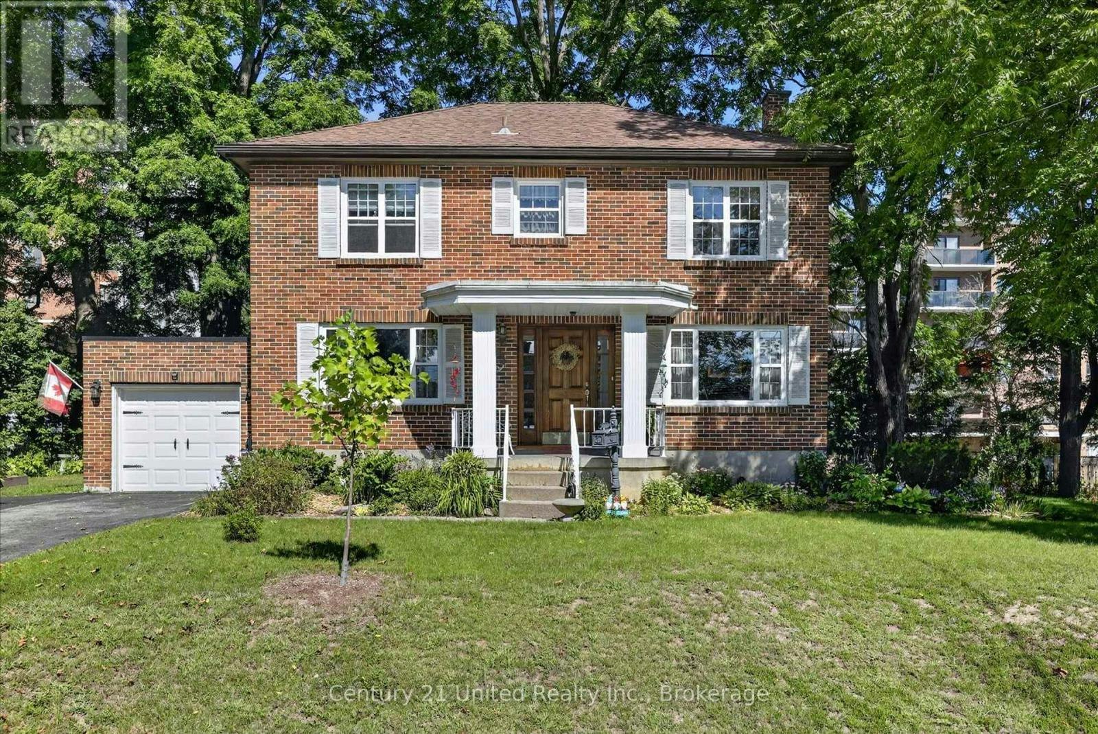 6 Middleton Drive, Peterborough, ON, K9J 4Z2