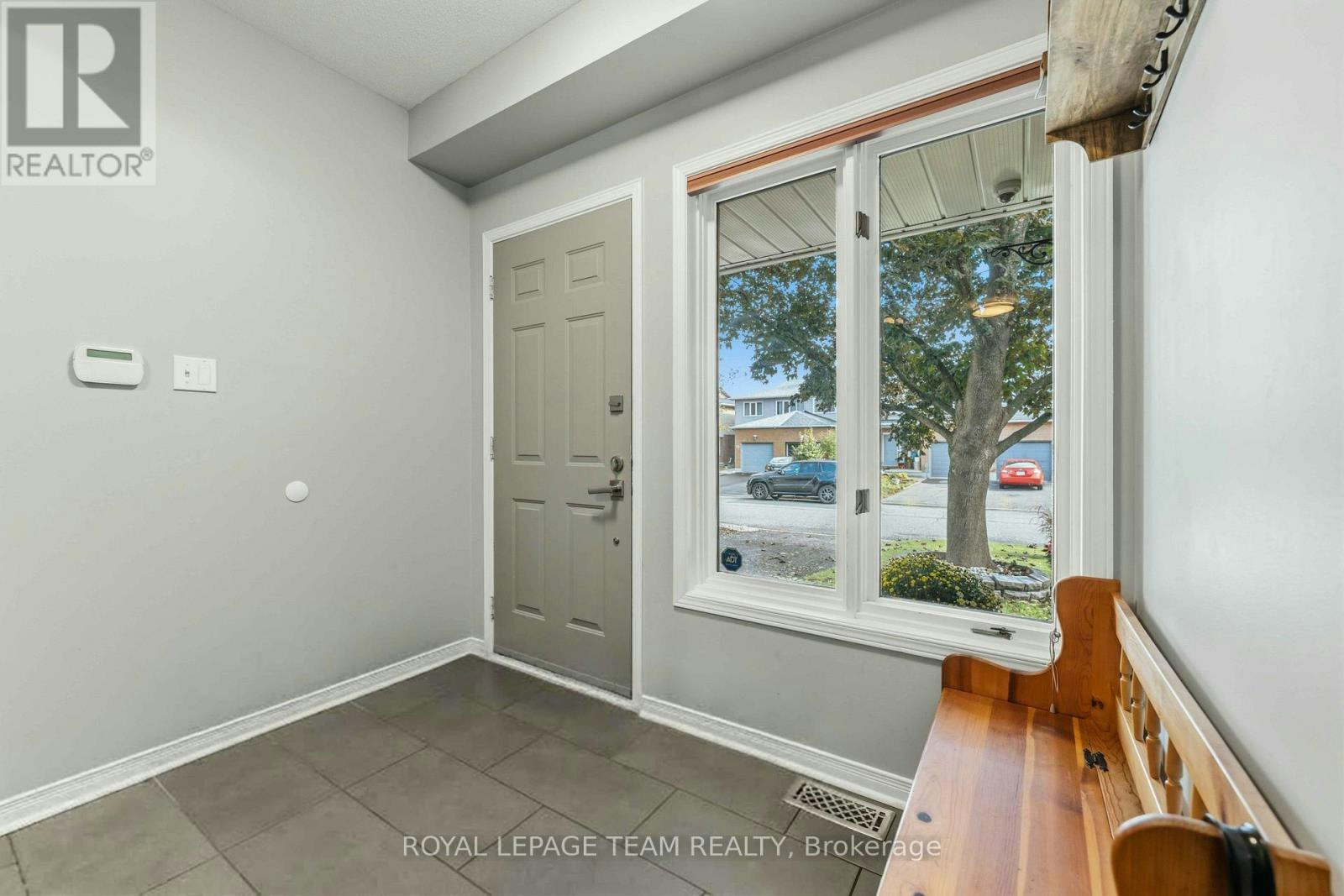 76 Hunter's Glen Crescent, Ottawa, ON, K1T 3R1 - 3