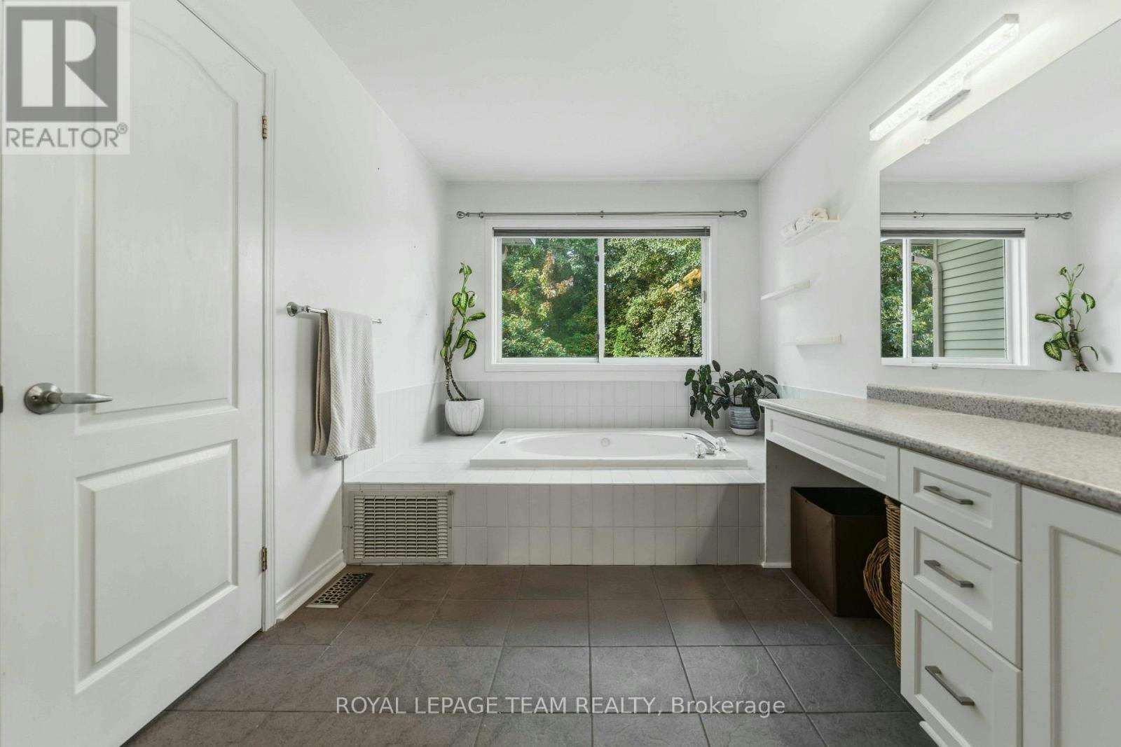 76 Hunter's Glen Crescent, Ottawa, ON, K1T 3R1 - 22